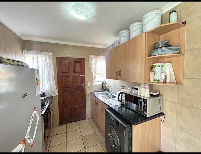 3 BEDROOM HOUSE FOR SALE IN THATCH HILL ESTATE